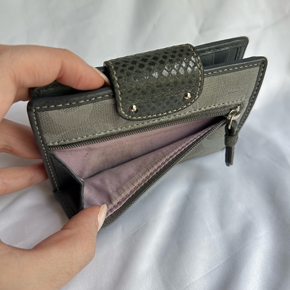 Coach Wallet Gray Bifold Turn Lock - Picture 2 of 8